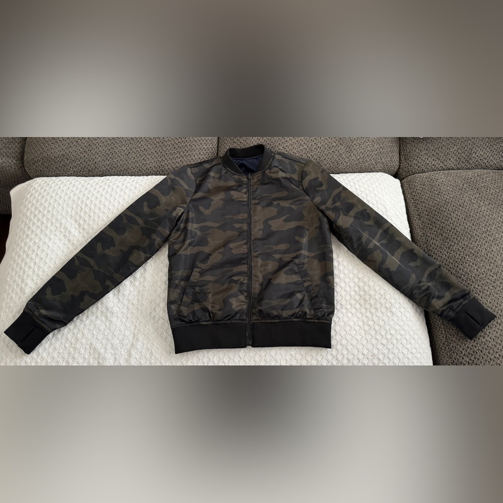 BLANC NOIR Reversible Quilted Bomber Jacket in Camo / Navy XS Black Olive Green - Picture 7 of 16
